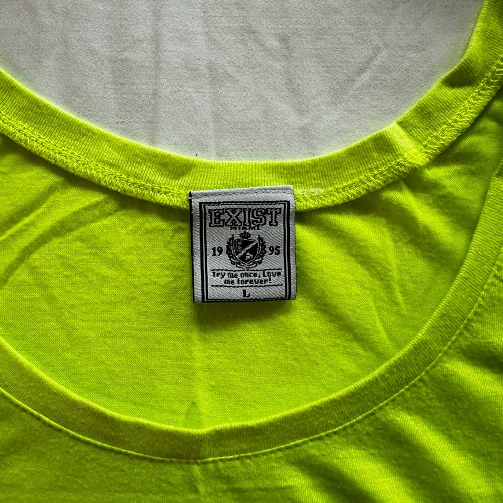 Bright Lightweight Tank-top - Picture 3 of 3